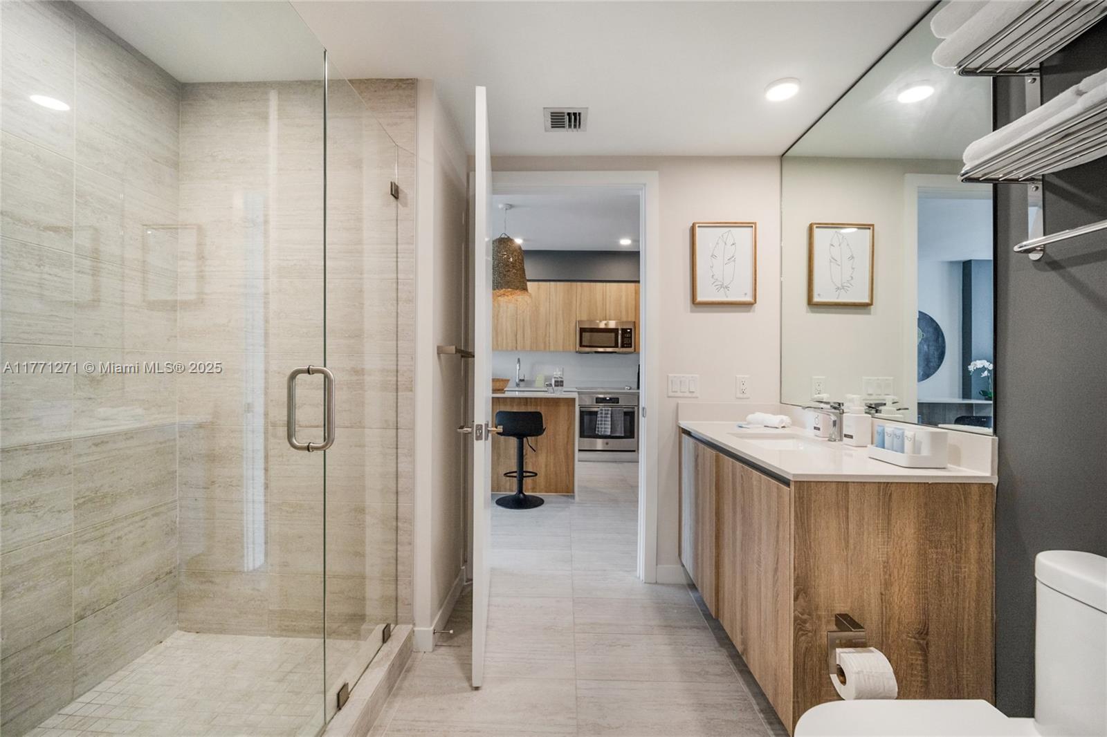 QUADRO CONDO - Residential
