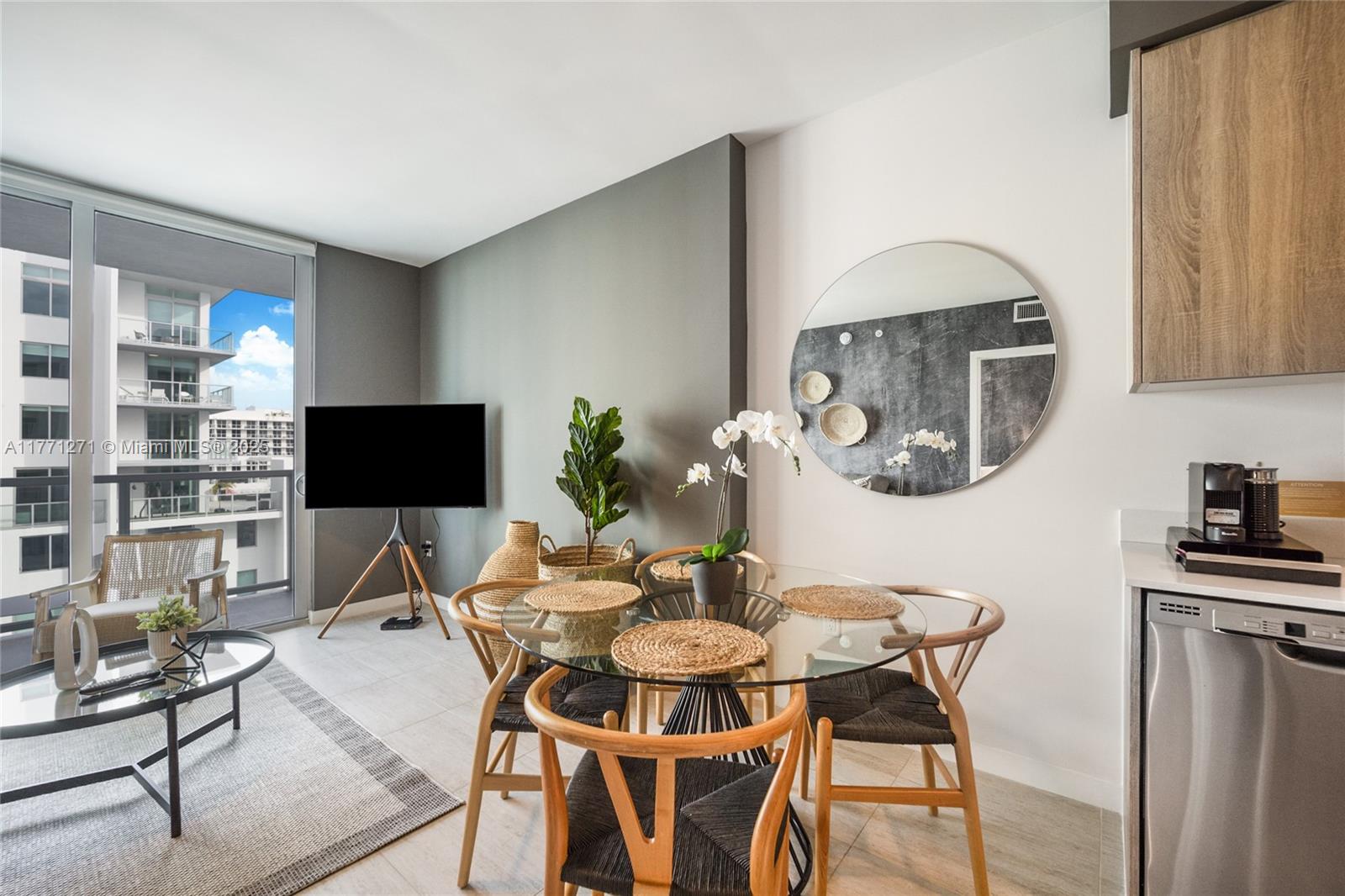 QUADRO CONDO - Residential