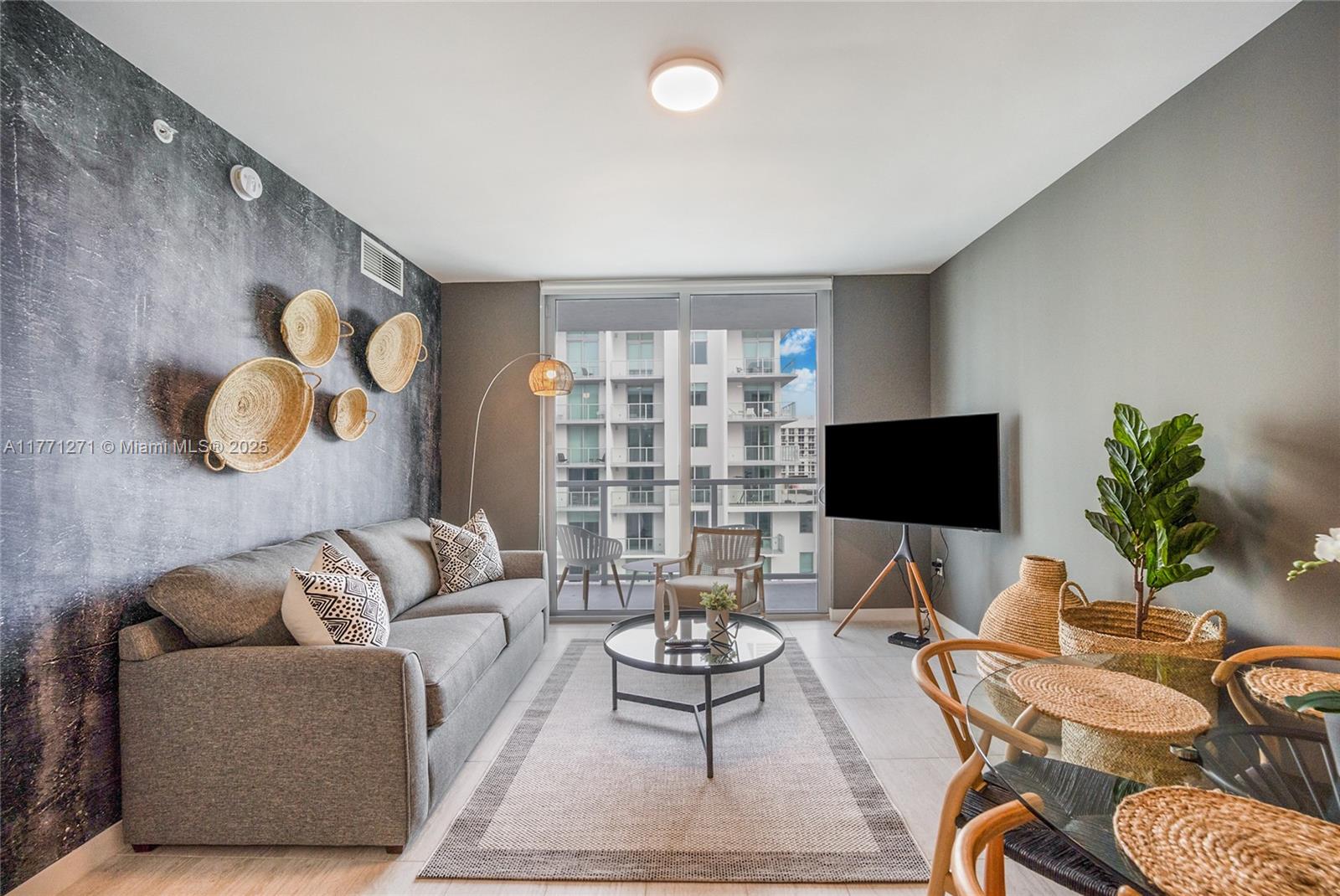 QUADRO CONDO - Residential