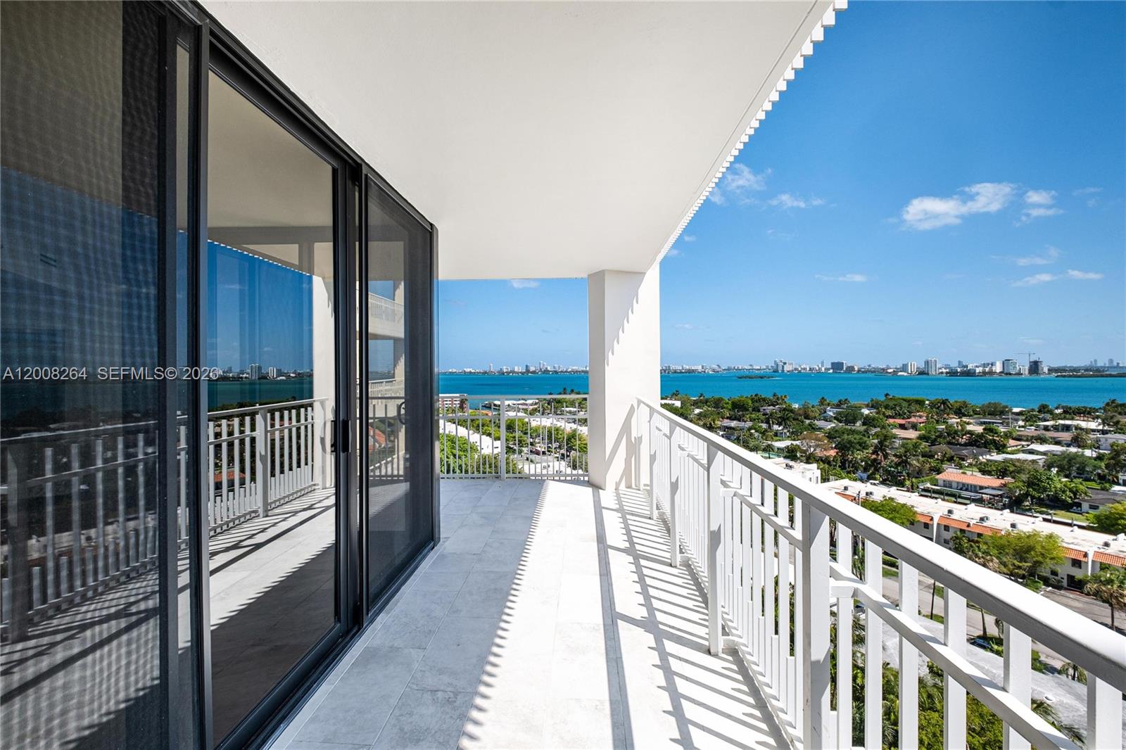 TOWERS OF QUAYSIDE CONDO - Residential