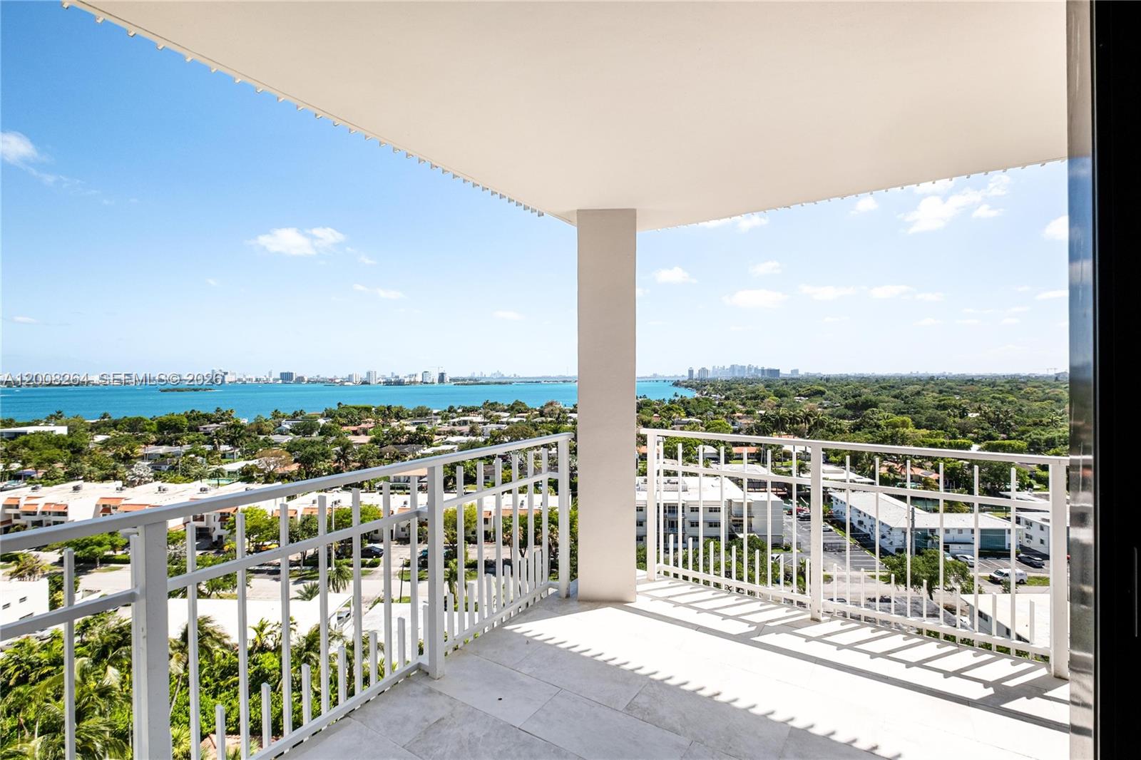 TOWERS OF QUAYSIDE CONDO - Residential
