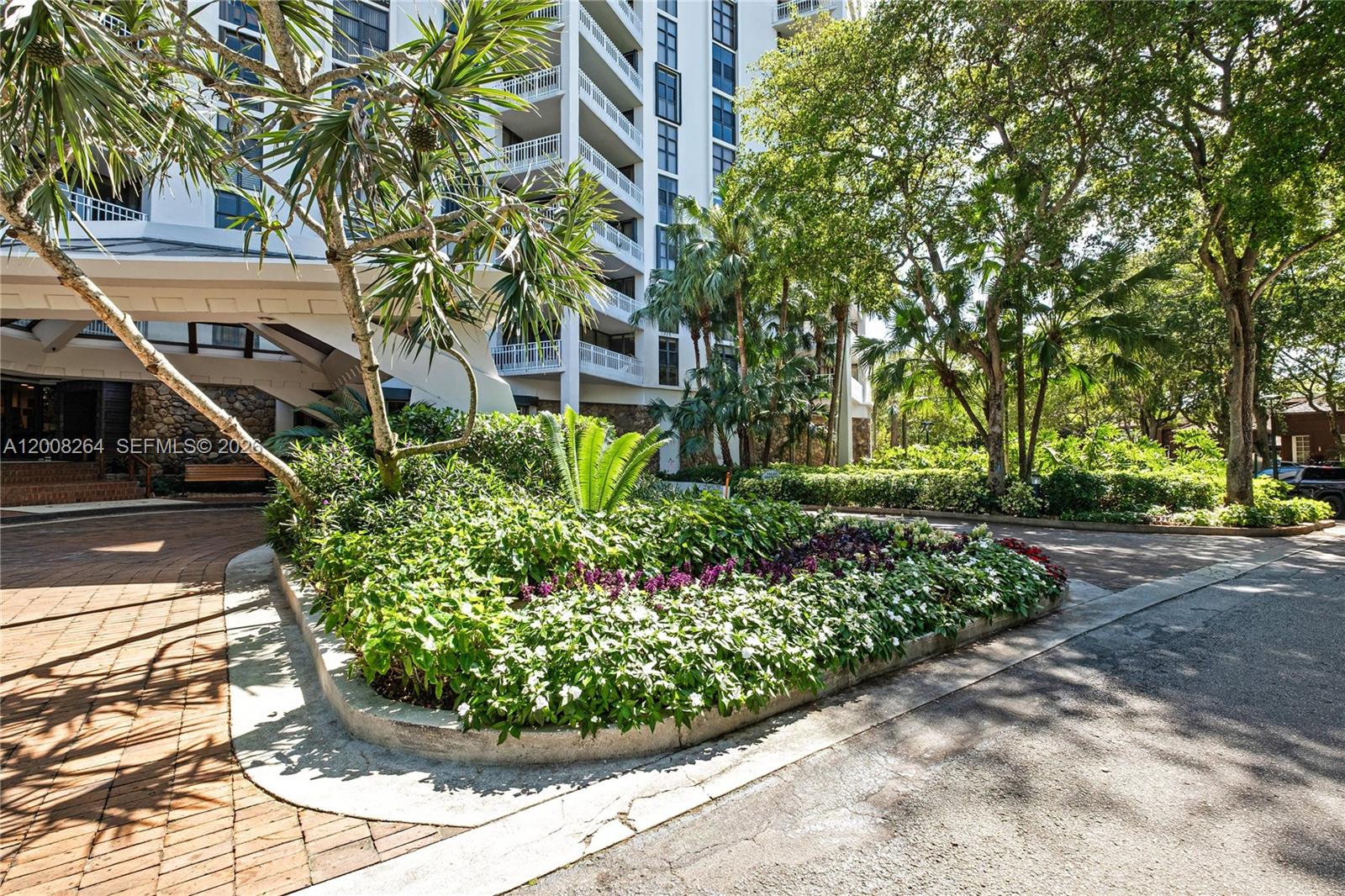 TOWERS OF QUAYSIDE CONDO - Residential