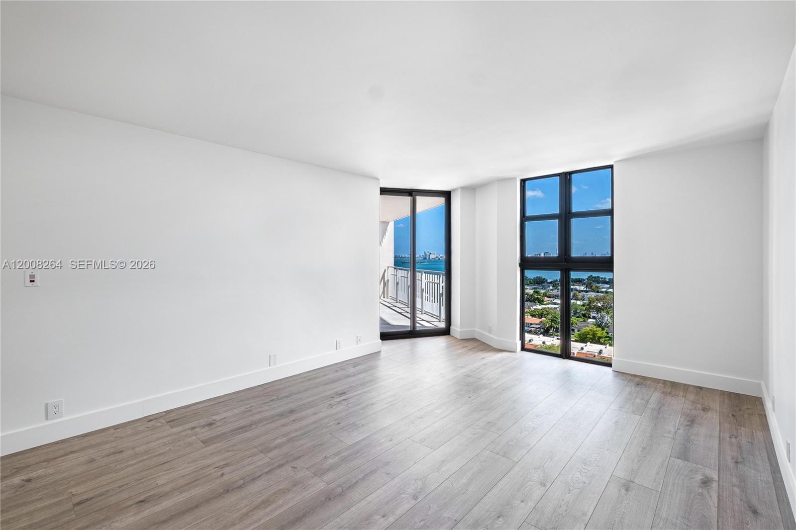TOWERS OF QUAYSIDE CONDO - Residential
