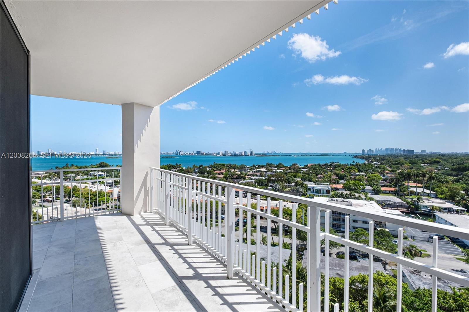TOWERS OF QUAYSIDE CONDO - Residential