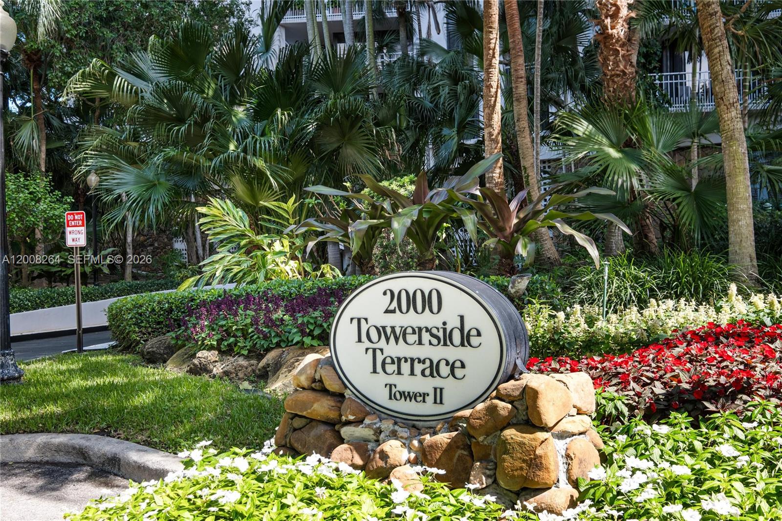 TOWERS OF QUAYSIDE CONDO - Residential