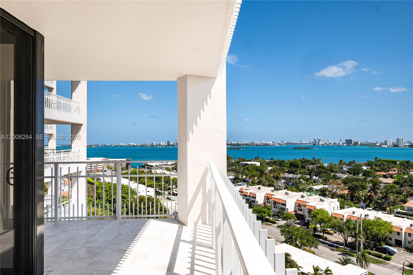 TOWERS OF QUAYSIDE CONDO - Residential