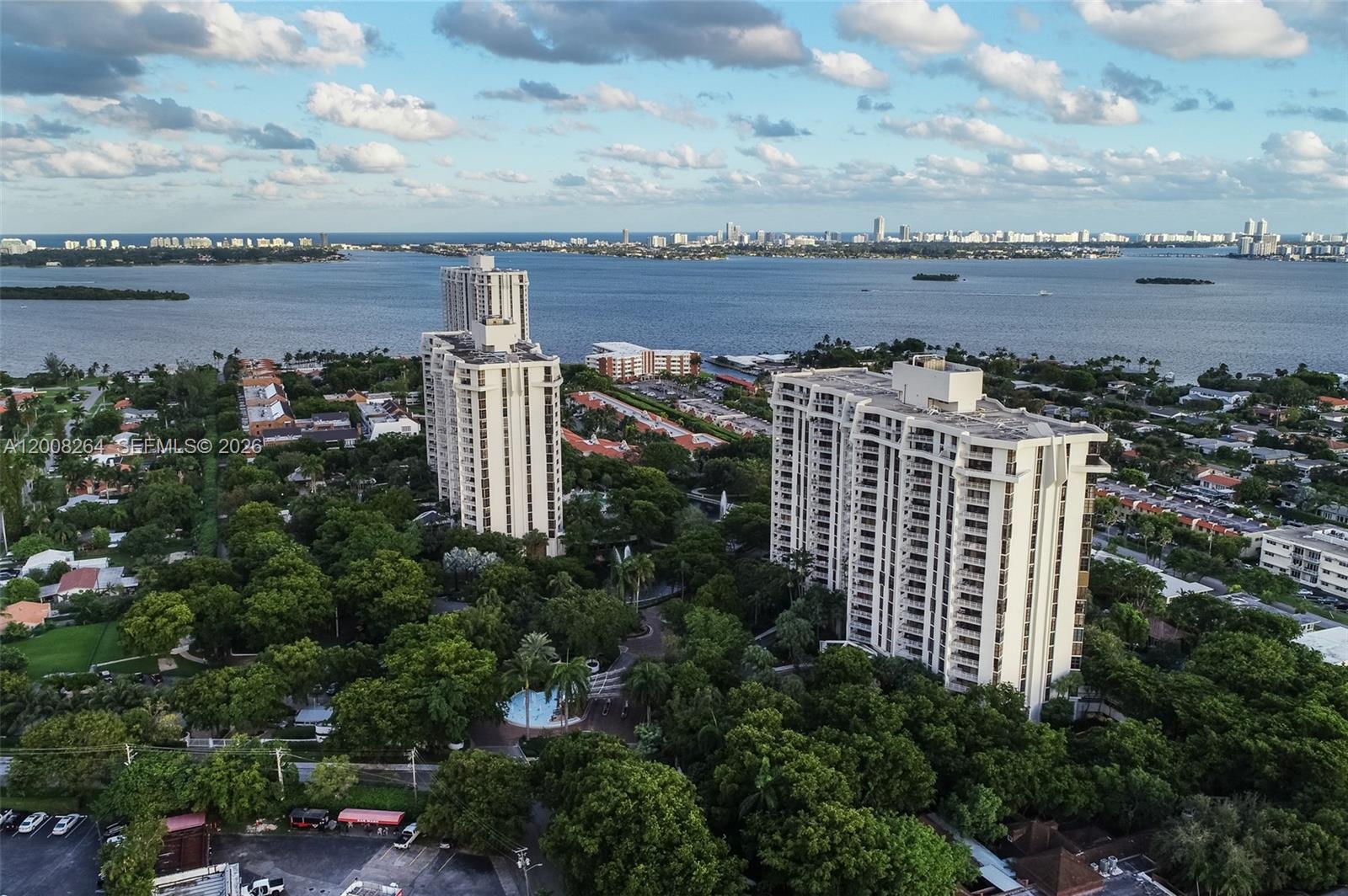 TOWERS OF QUAYSIDE CONDO - Residential