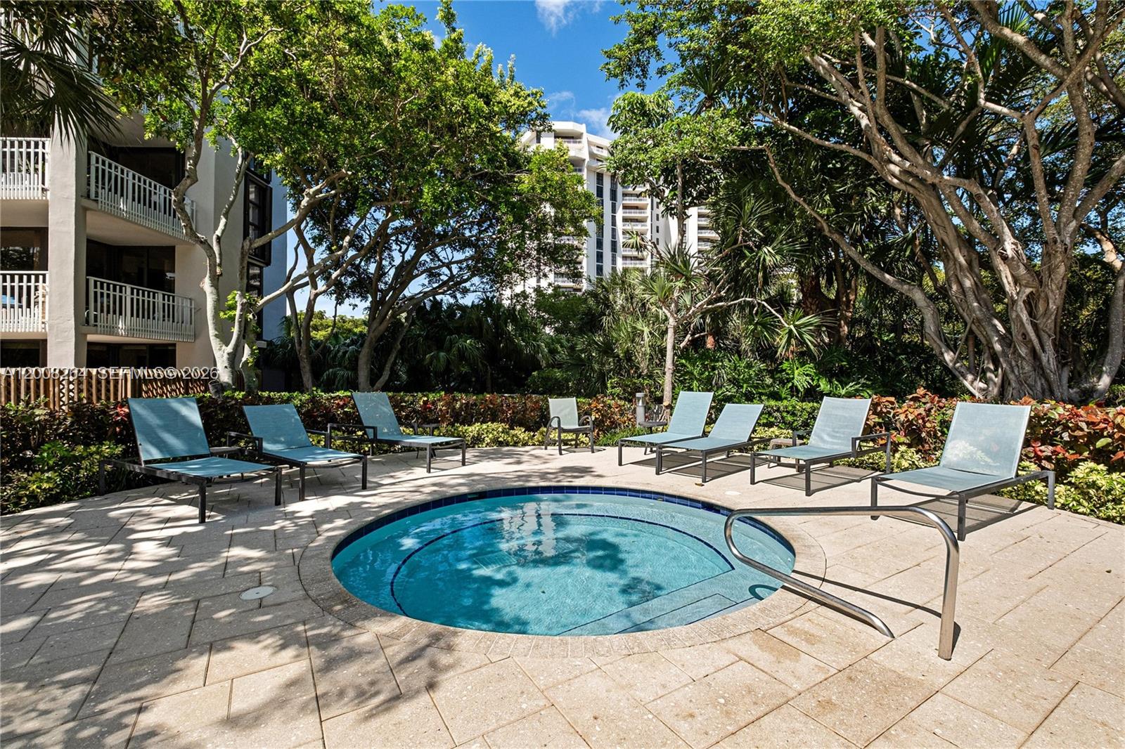 TOWERS OF QUAYSIDE CONDO - Residential