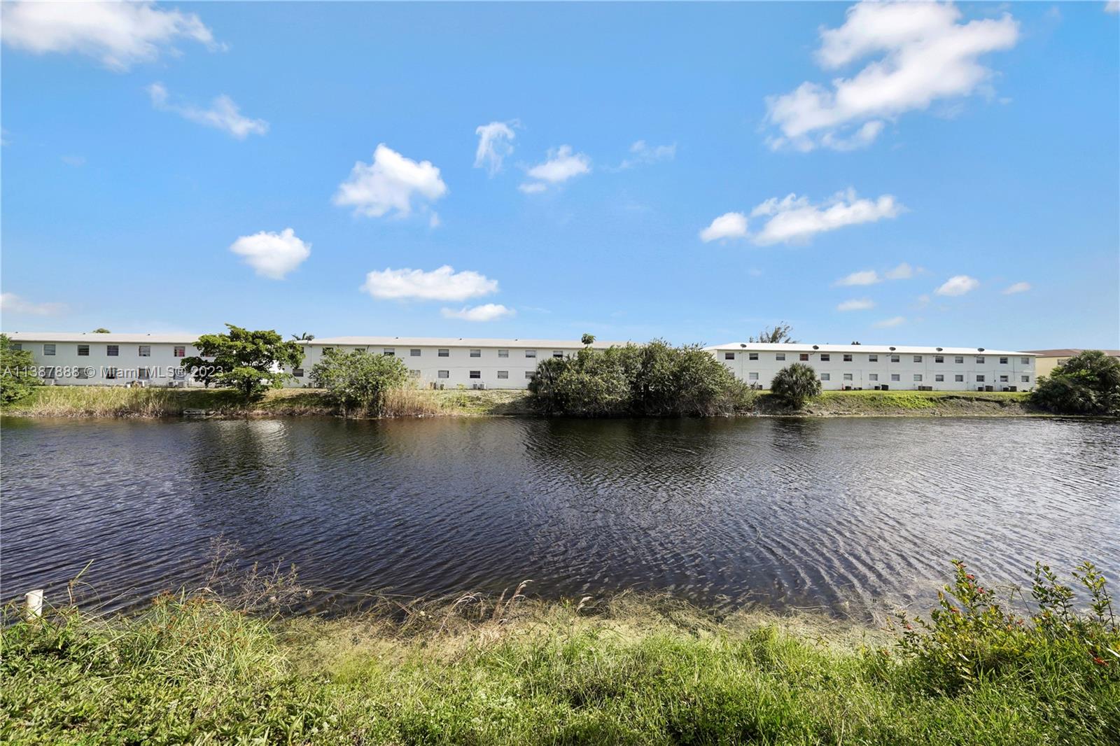 LAKE ISLAND - Residential