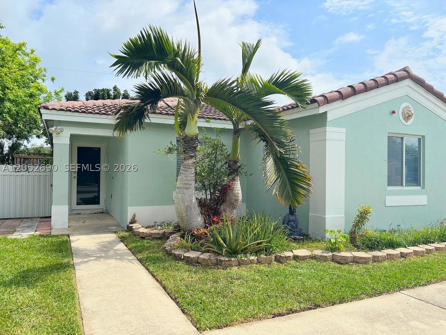 Beautifully updated 4/2 home with all new appliances & excellent location near US-1 and Florida turnpike. Built in 2002 with an open floor plan featuring a bright and spacious kitchen with quartz countertop, new indoor washer/dryer, split bedroom plan with large bedrooms and closets, and tile flooring throughout. There's off-street parking for 4 cars and a room for a boat on the side yard. Tenants will enjoy a very large yard with plenty of room to play and enjoy Florida's weather. A must see