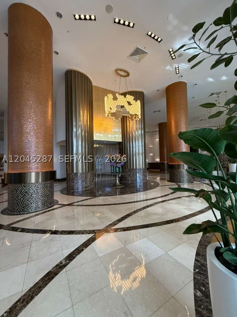 TRUMP INTERNATIONAL SONES - Residential