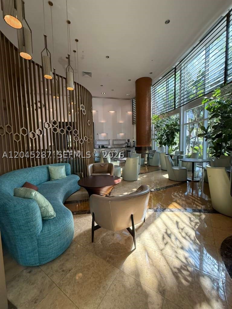 TRUMP INTERNATIONAL SONES - Residential