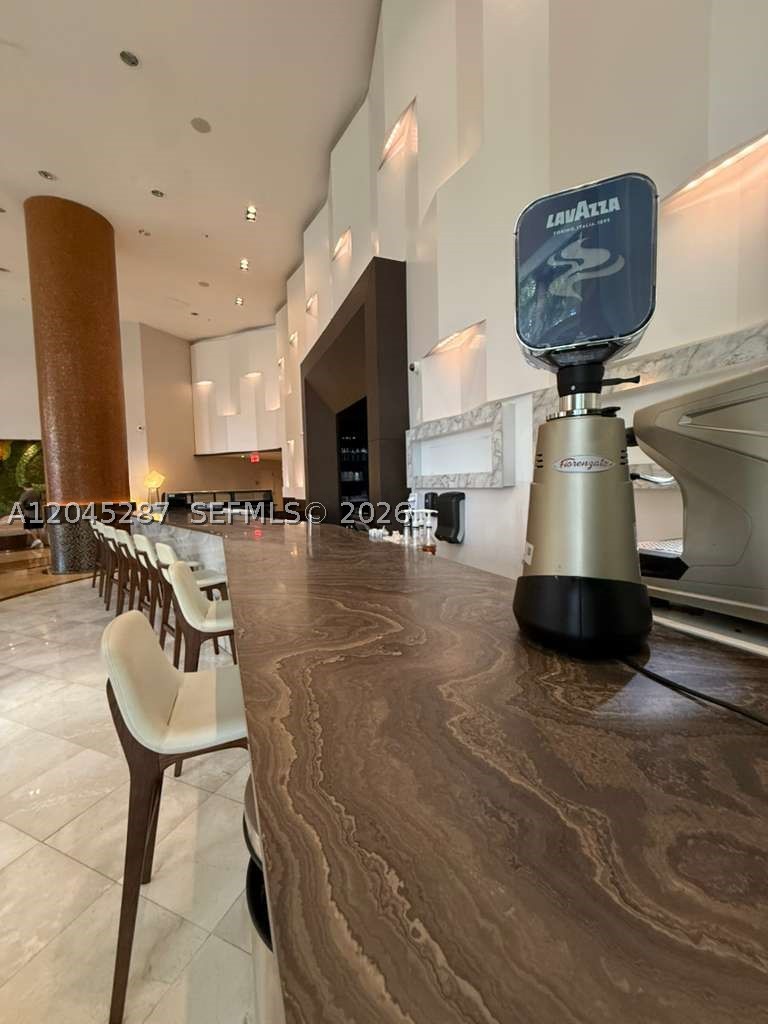 TRUMP INTERNATIONAL SONES - Residential
