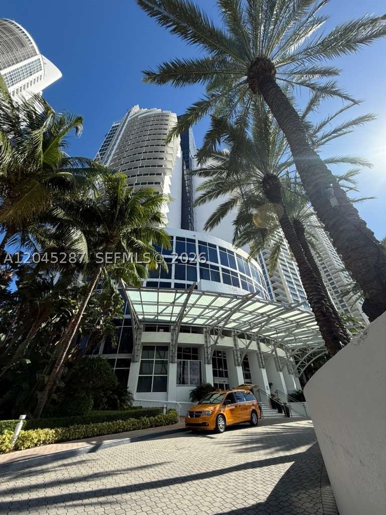 TRUMP INTERNATIONAL SONES - Residential