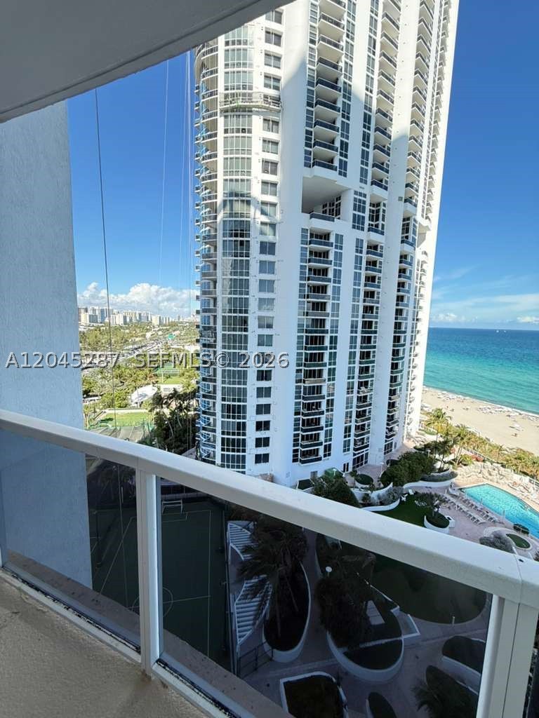 TRUMP INTERNATIONAL SONES - Residential