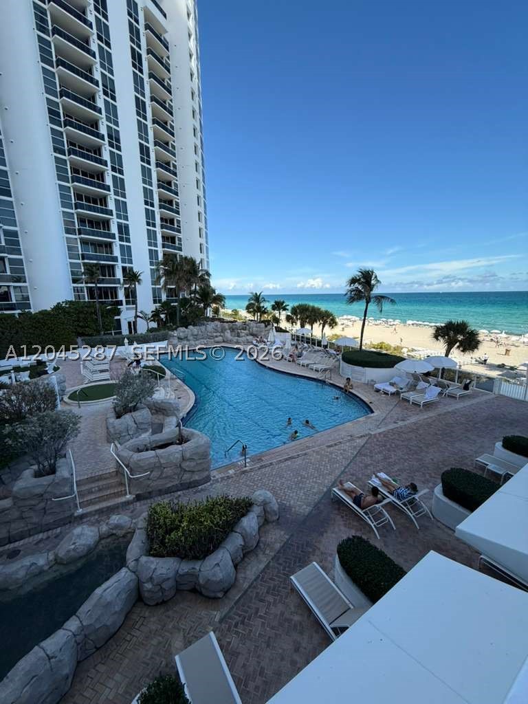 TRUMP INTERNATIONAL SONES - Residential