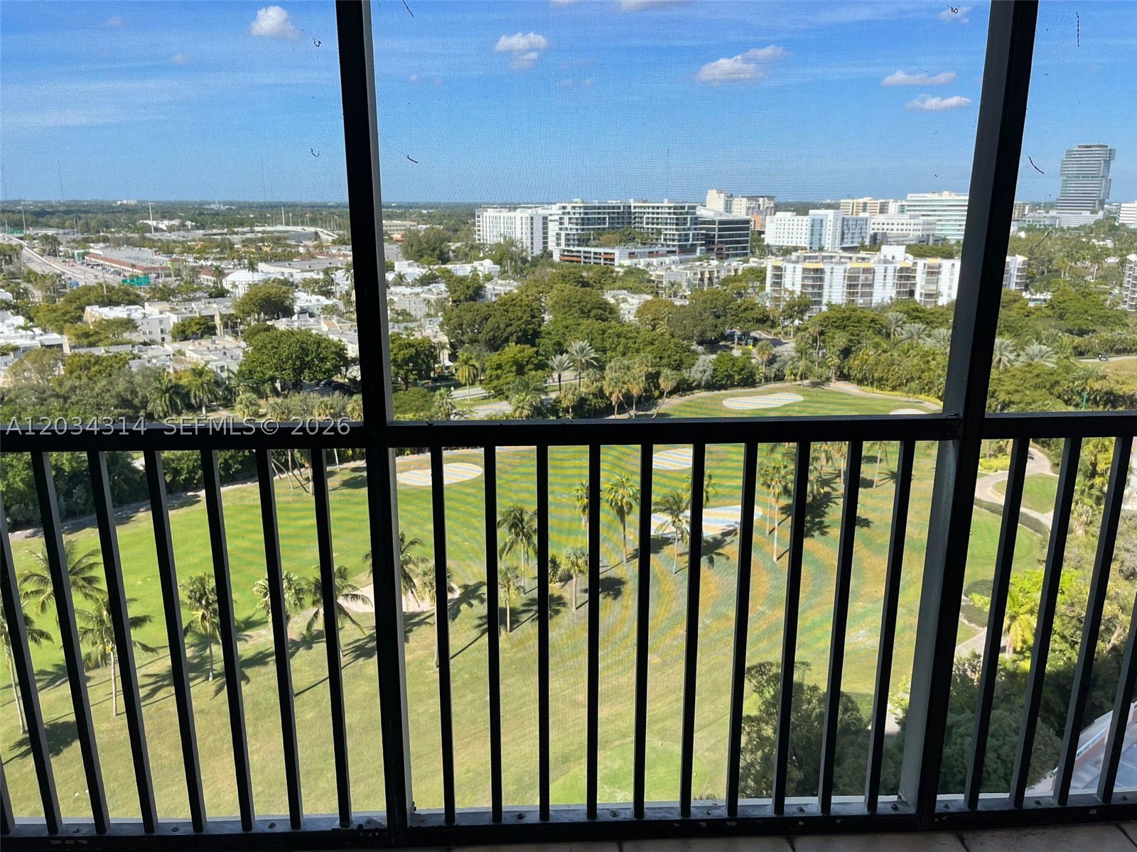 Beautifully renovated 1-bedroom, 1.5-bathroom apartment. All special assessments have been paid, and it’s move-in ready. Located very close to Aventura Mall and offering an incredible view of the golf courses.