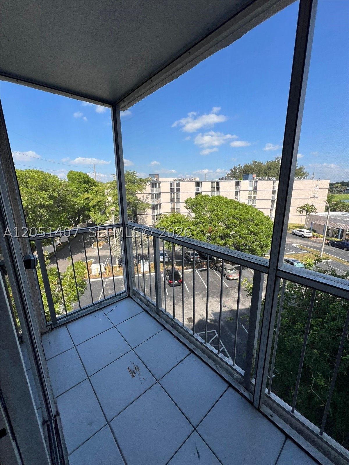 LAS BRISAS@ COUNTRY CLUB - Residential Lease