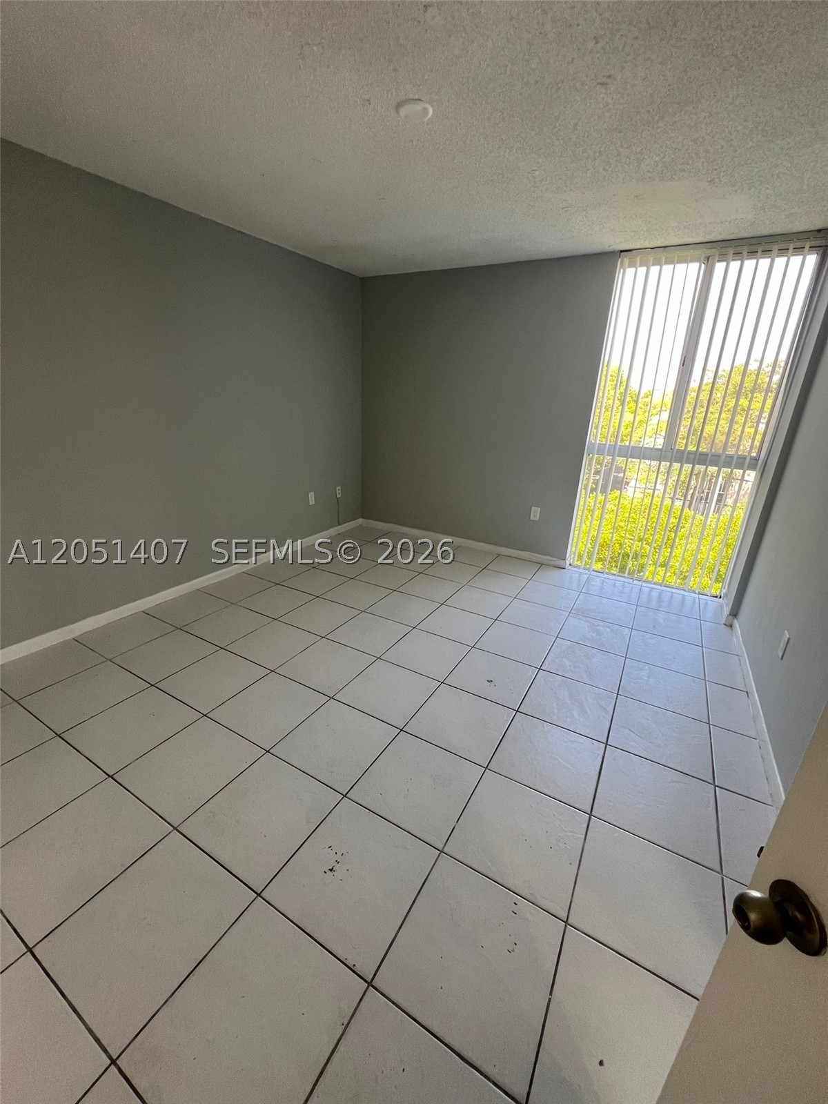 LAS BRISAS@ COUNTRY CLUB - Residential Lease