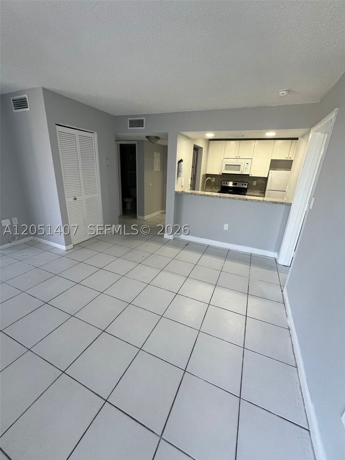 LAS BRISAS@ COUNTRY CLUB - Residential Lease