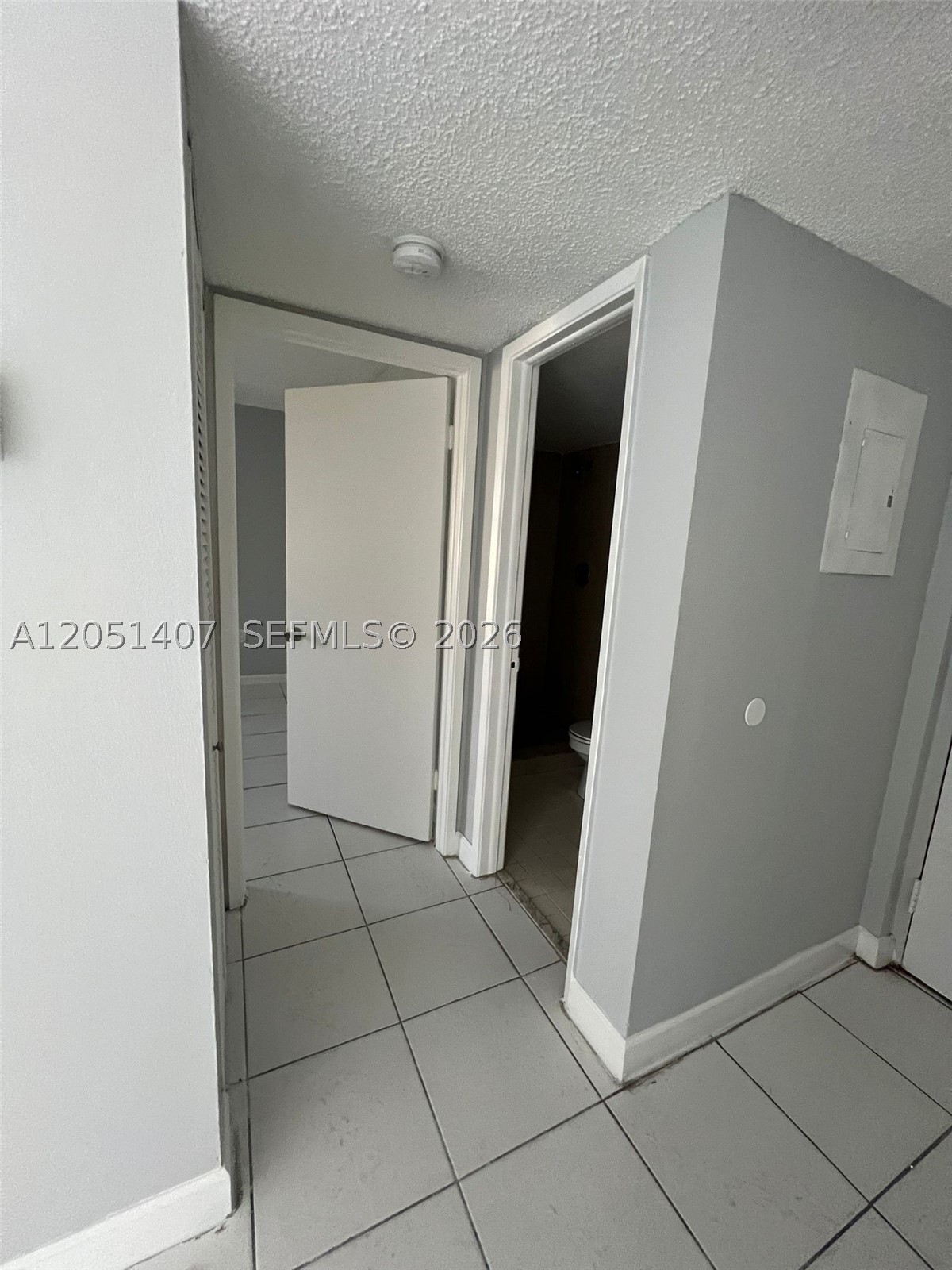 LAS BRISAS@ COUNTRY CLUB - Residential Lease