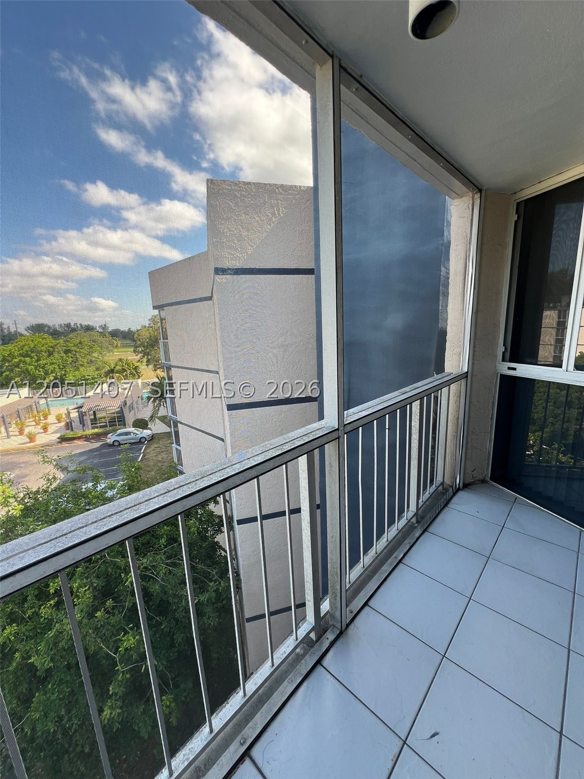 LAS BRISAS@ COUNTRY CLUB - Residential Lease