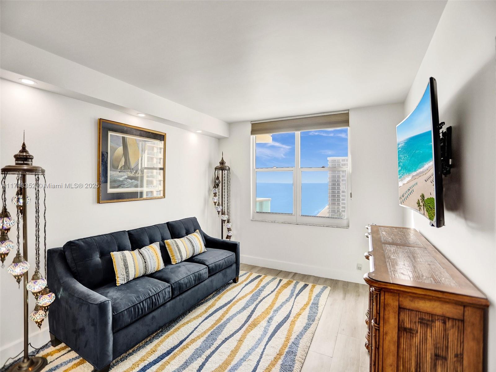 WAVE CONDO - Residential