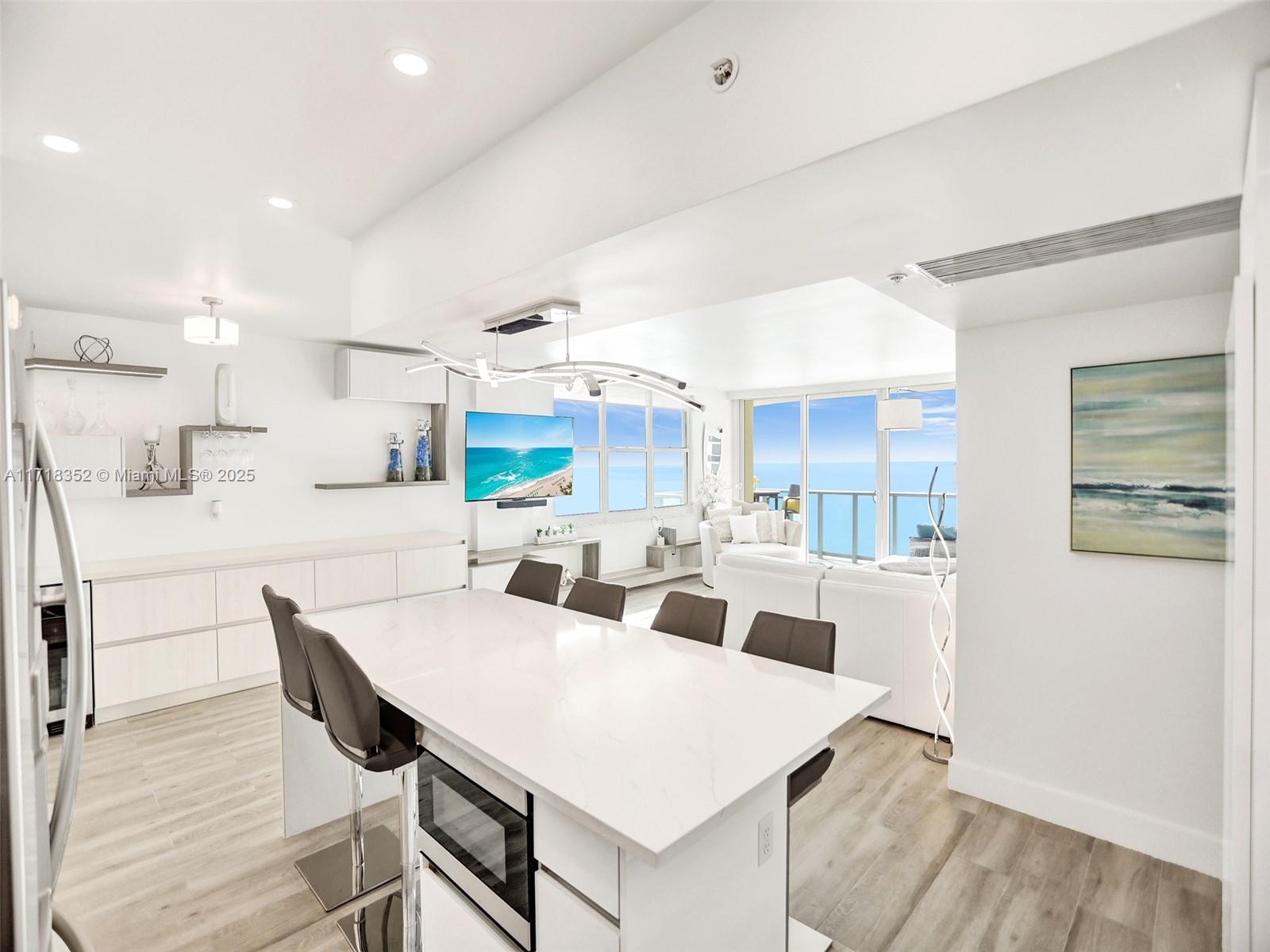 WAVE CONDO - Residential