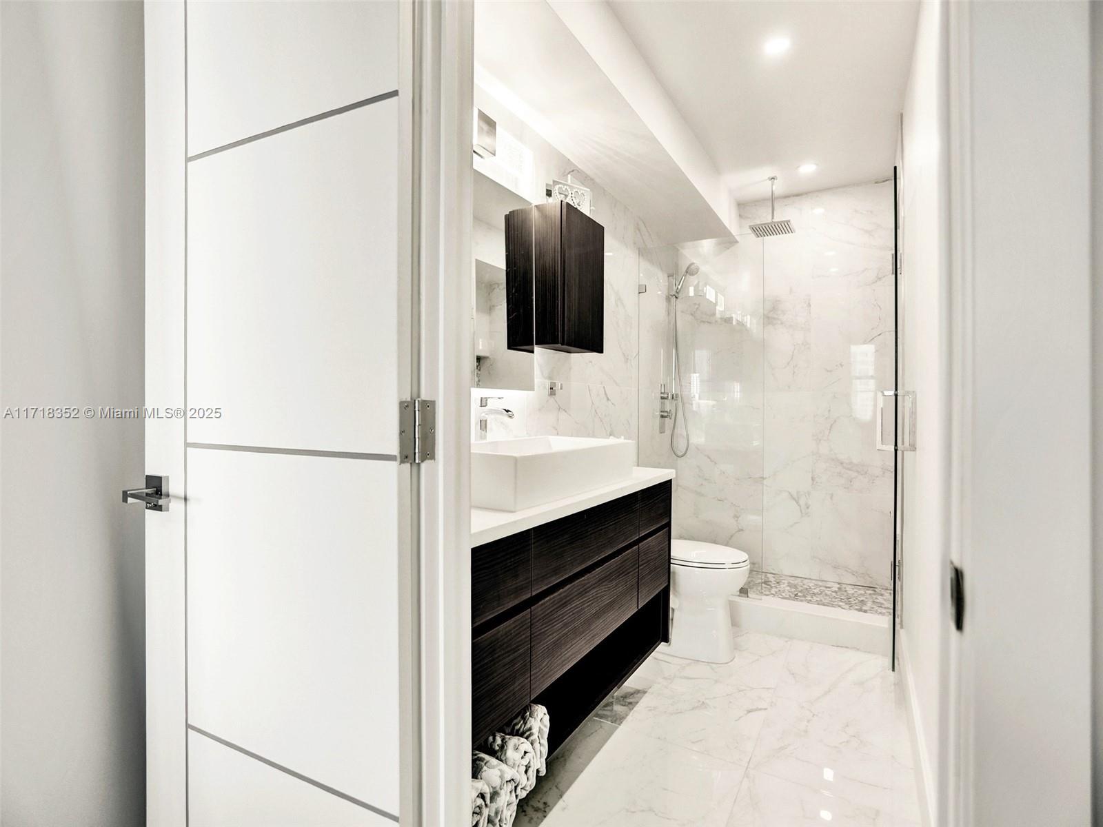 WAVE CONDO - Residential