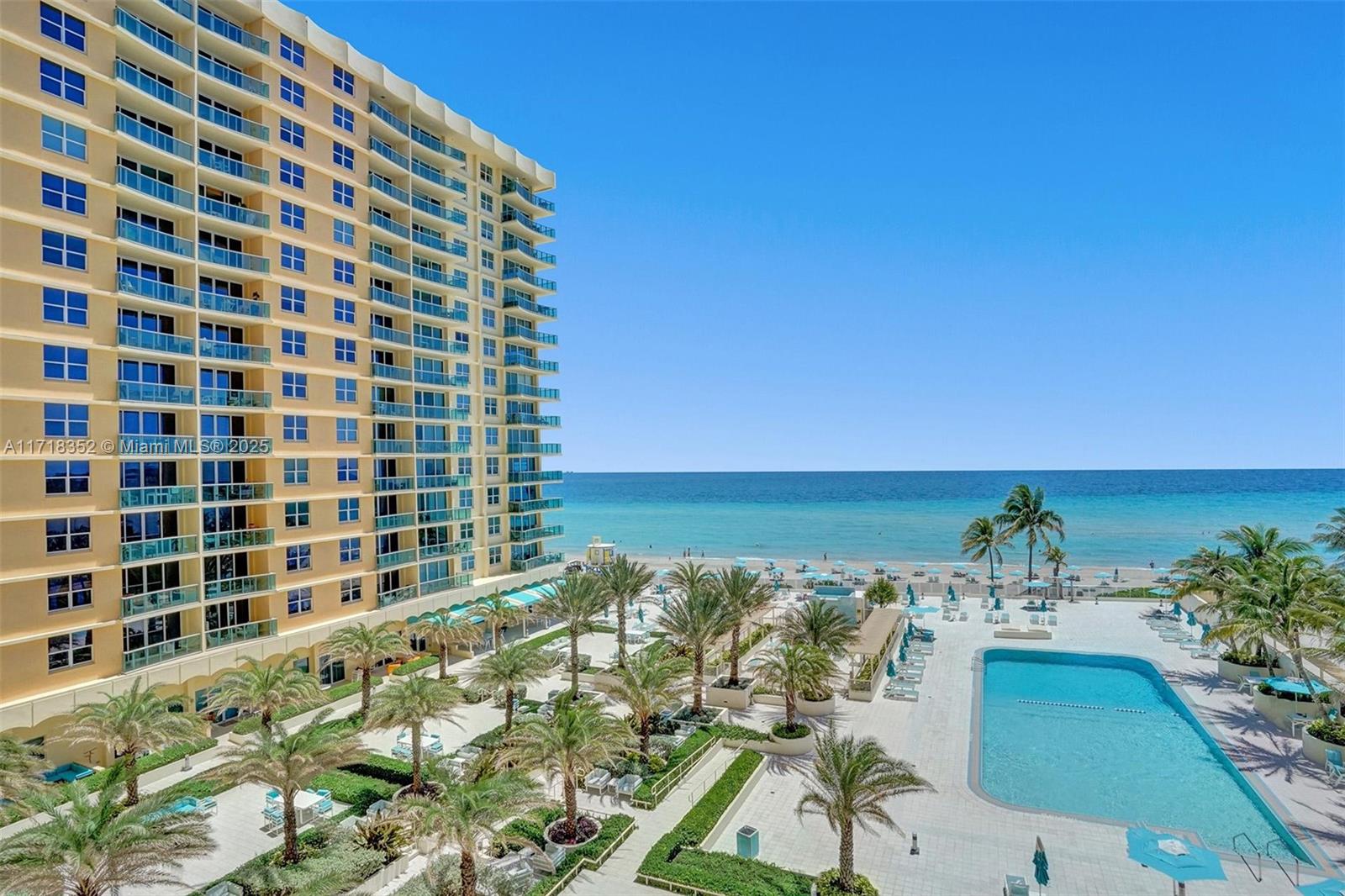 WAVE CONDO - Residential