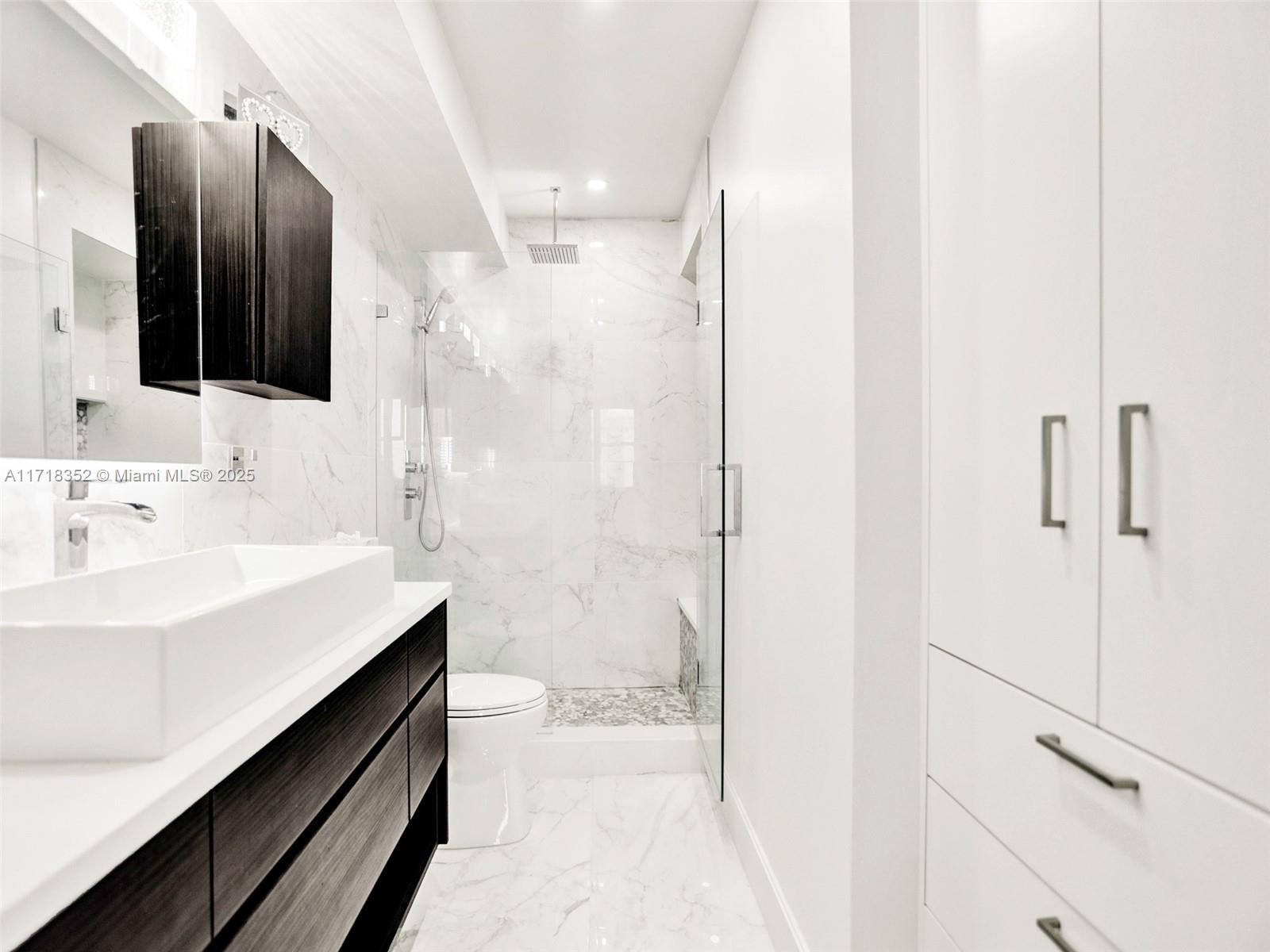 WAVE CONDO - Residential