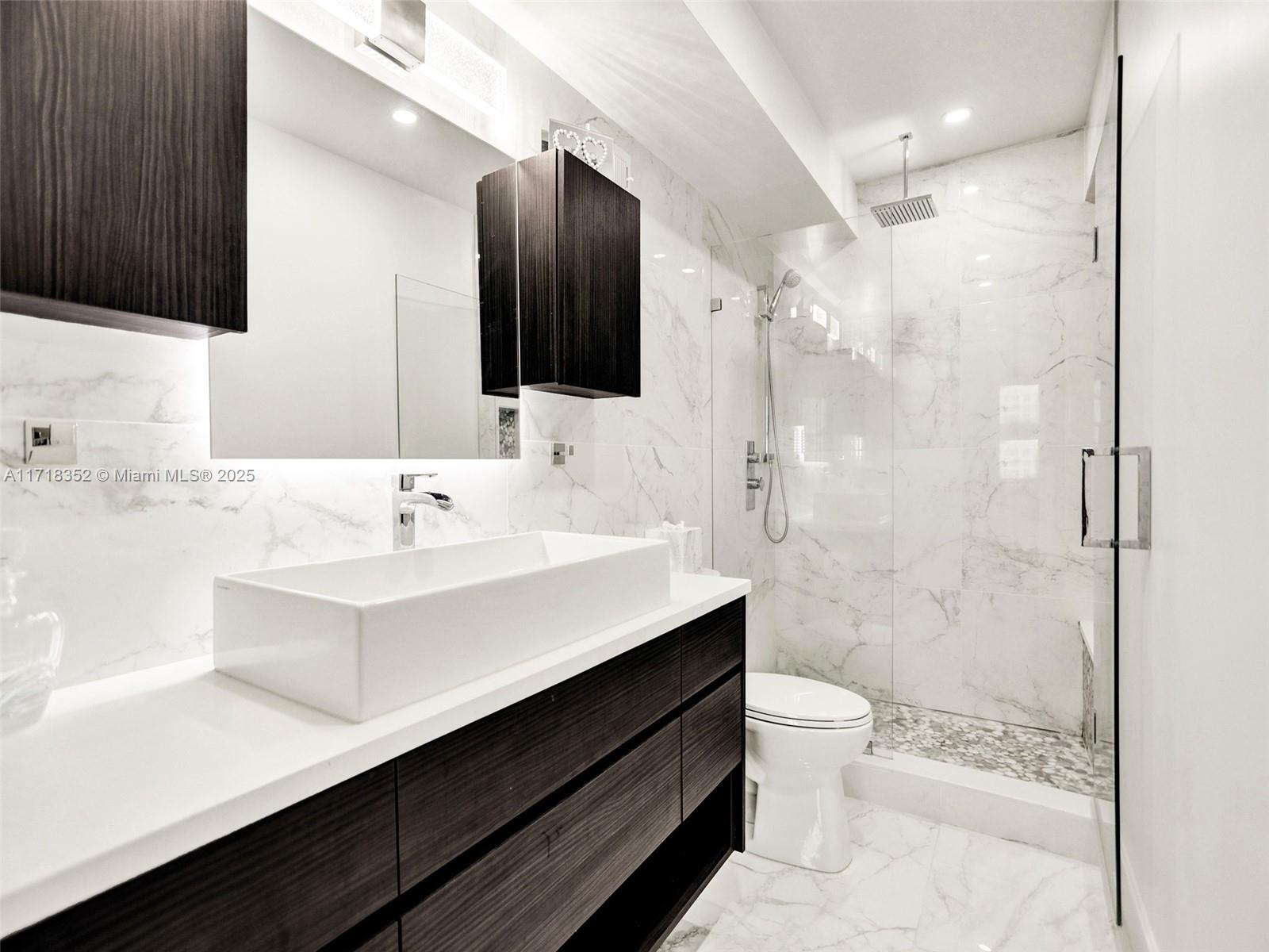 WAVE CONDO - Residential