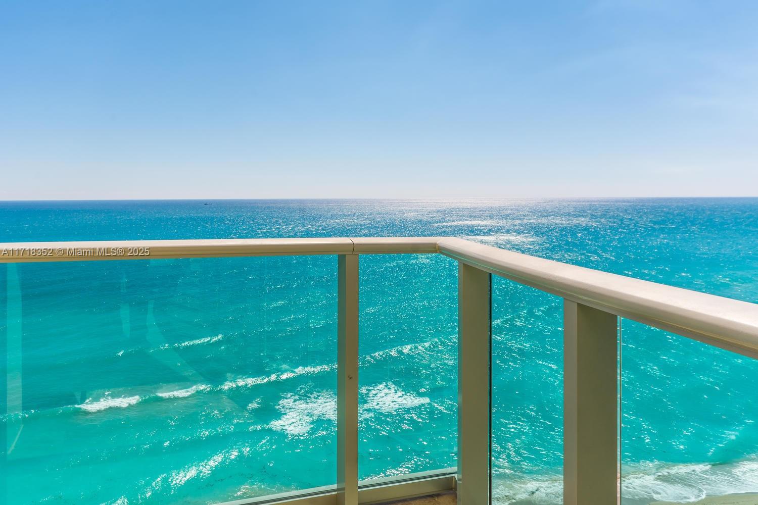 WAVE CONDO - Residential