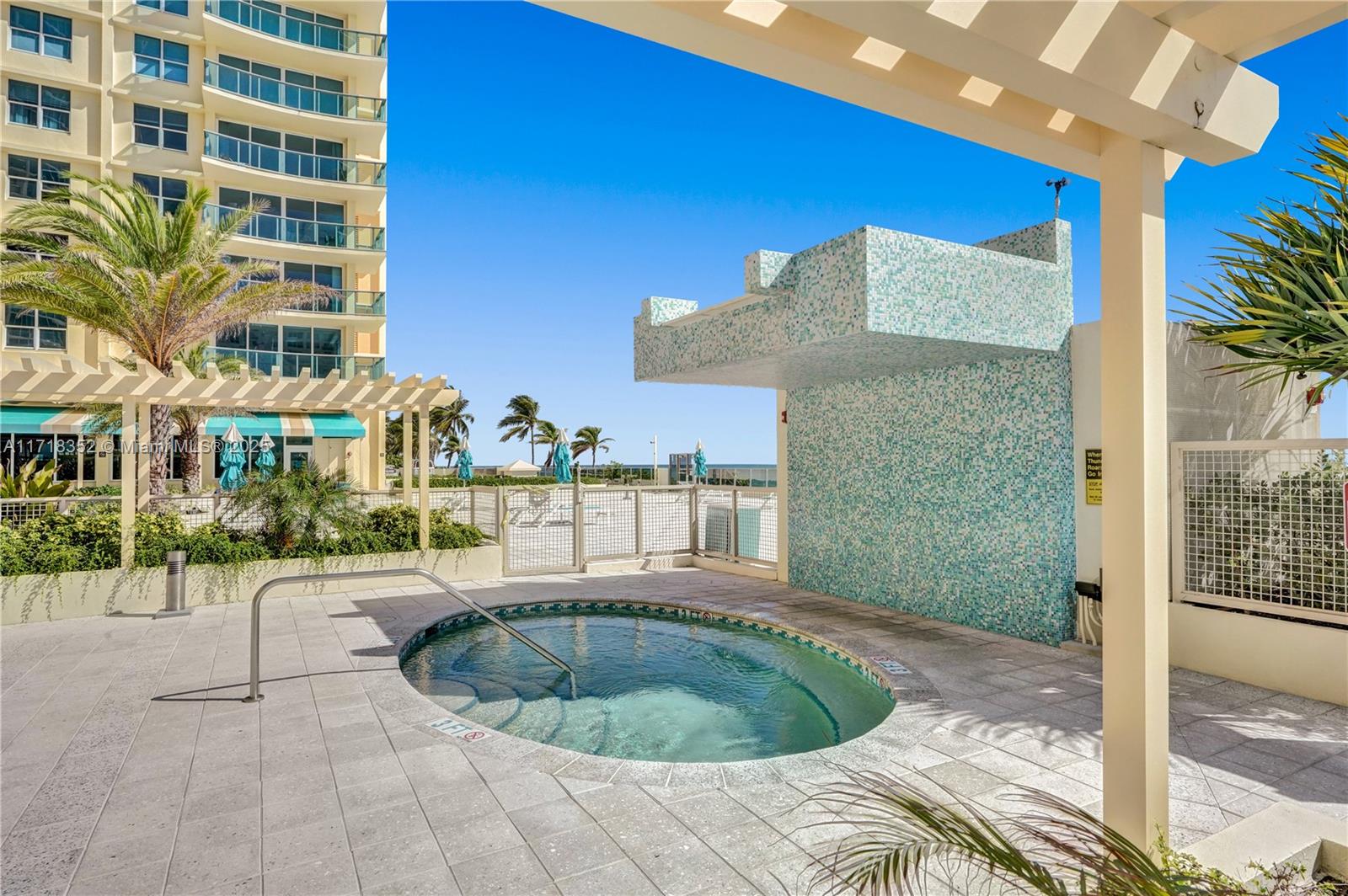 WAVE CONDO - Residential