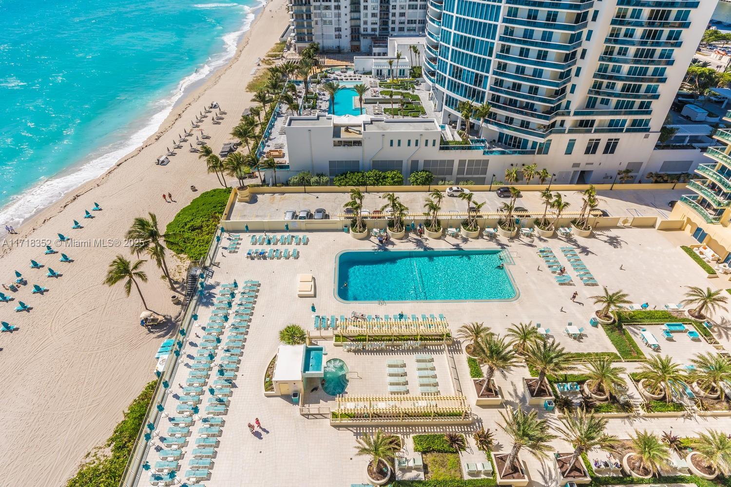 WAVE CONDO - Residential