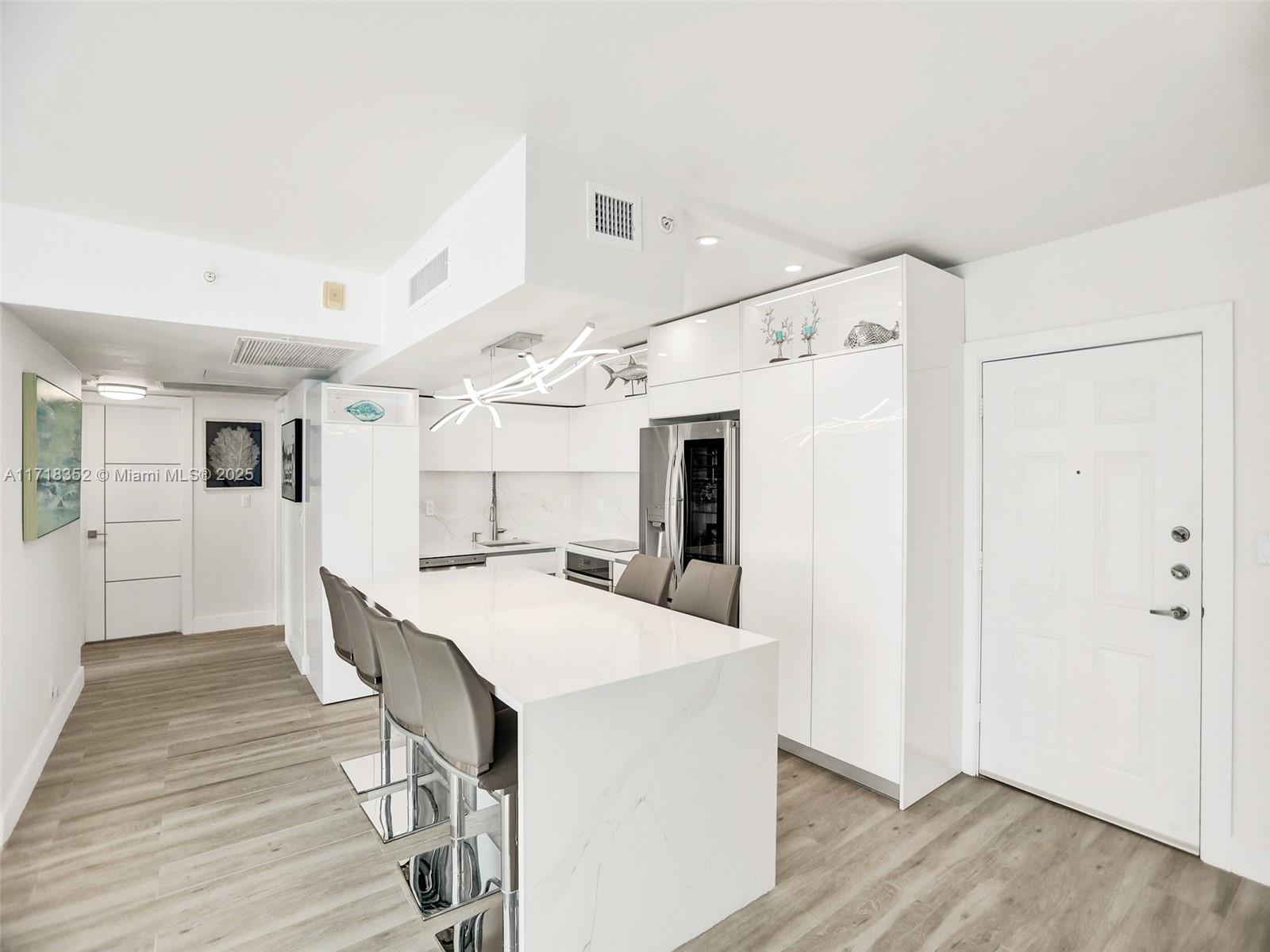 WAVE CONDO - Residential