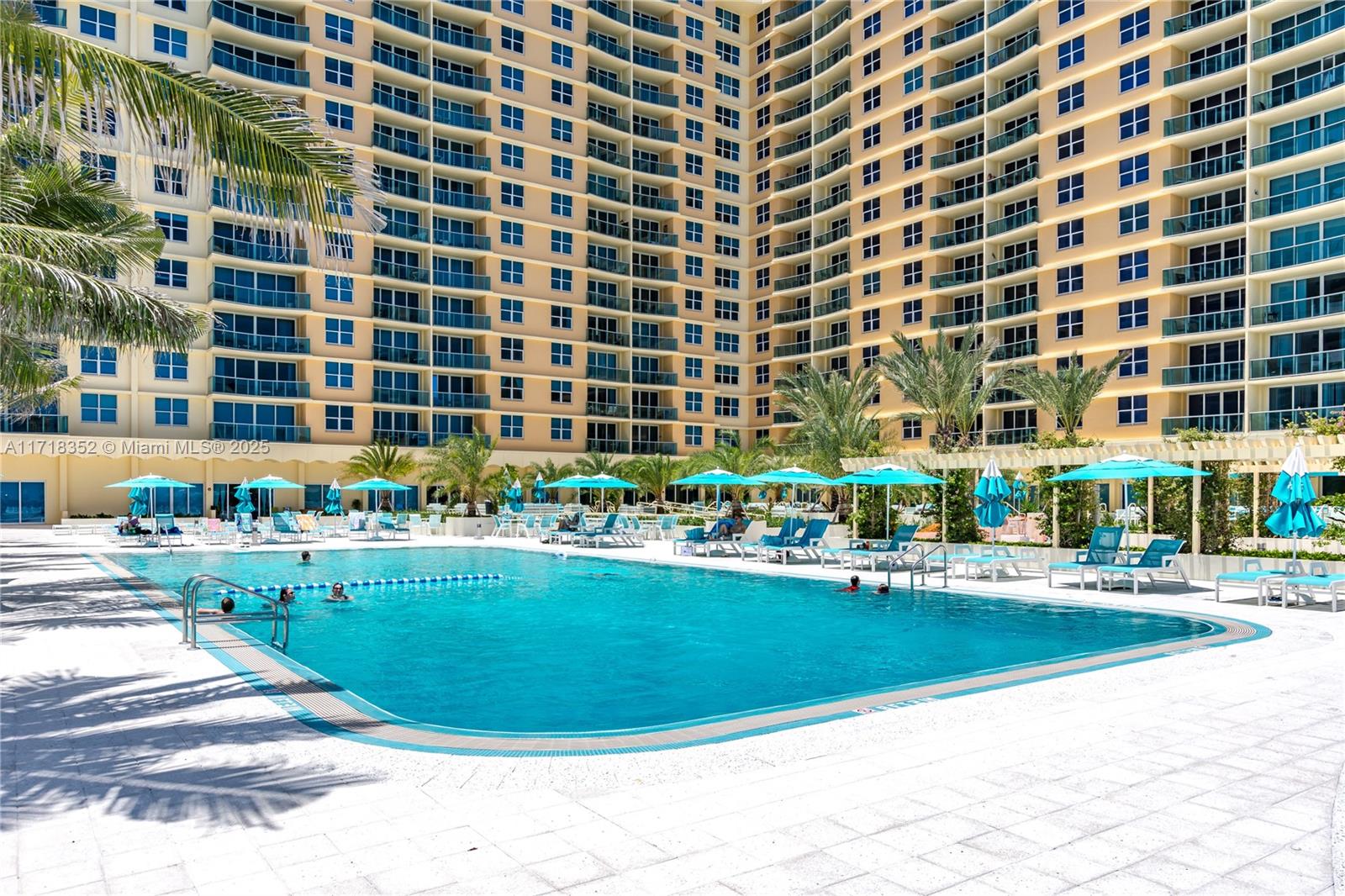 WAVE CONDO - Residential