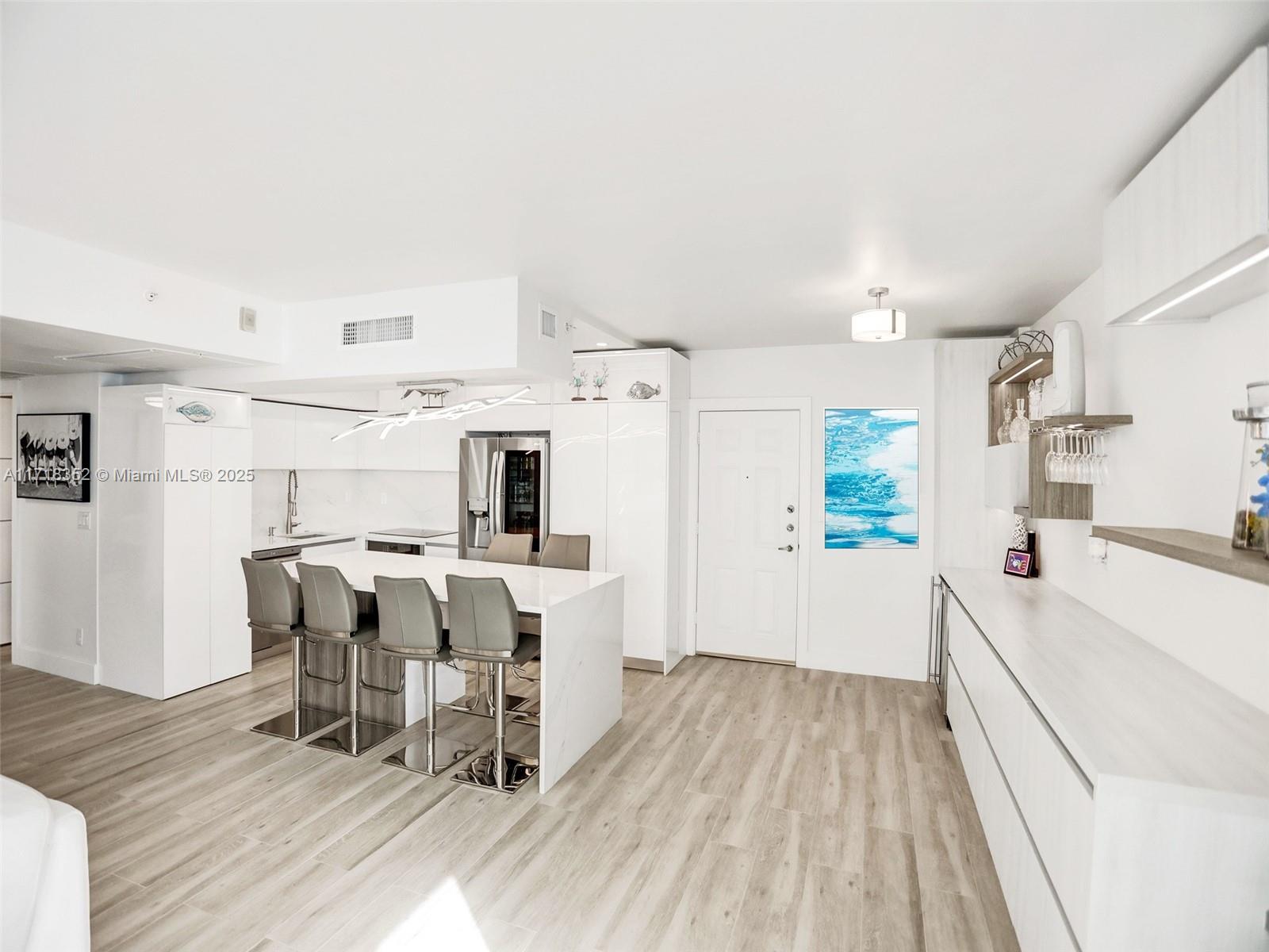 WAVE CONDO - Residential