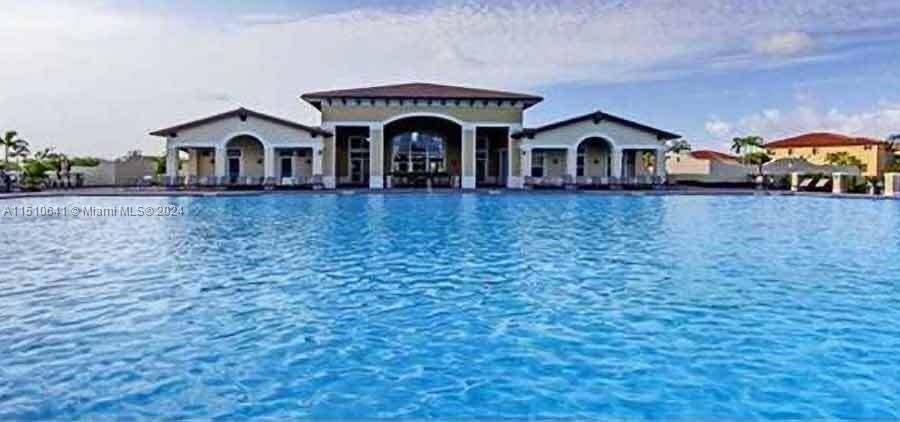 THE COURTS AT BAYSHORE II - Residential Lease
