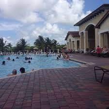 THE COURTS AT BAYSHORE II - Residential Lease