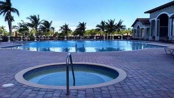 THE COURTS AT BAYSHORE II - Residential Lease