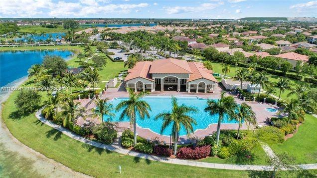 THE COURTS AT BAYSHORE II - Residential Lease