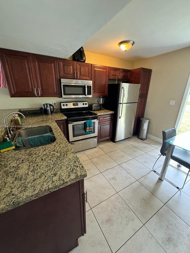 TOWN PARK PLAZA NORTH CON - Residential