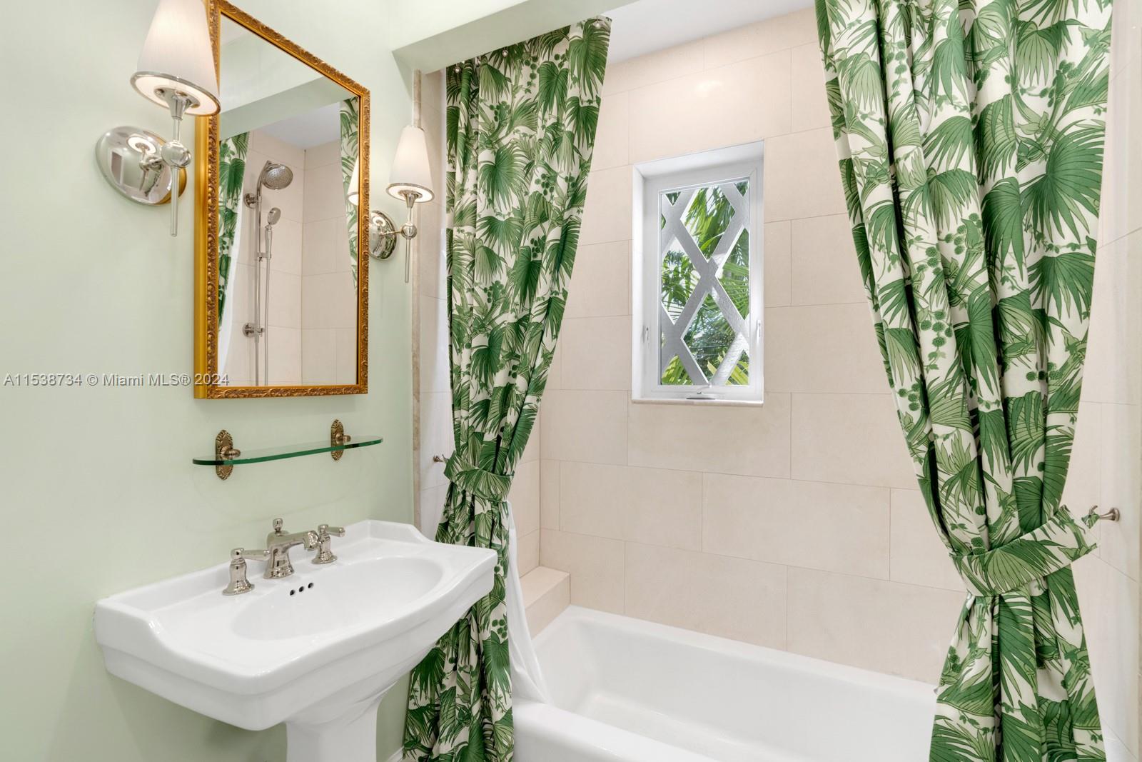 COCONUT GROVE PK 2ND AMD - Residential