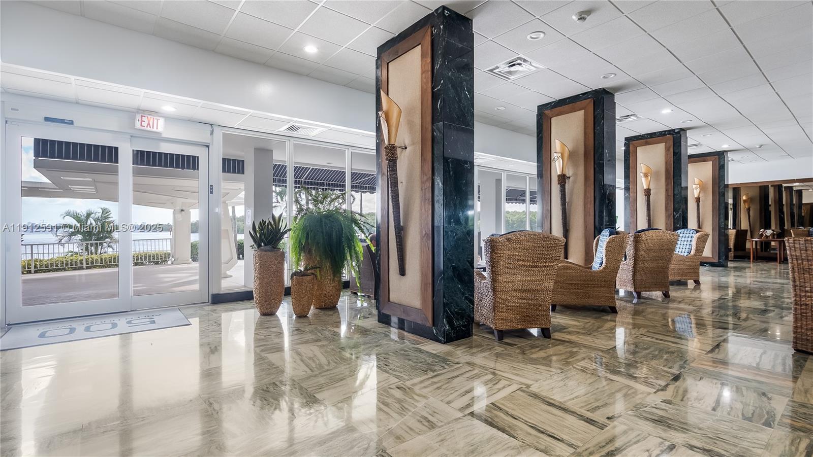 ARLEN HOUSE WEST CONDO - Residential