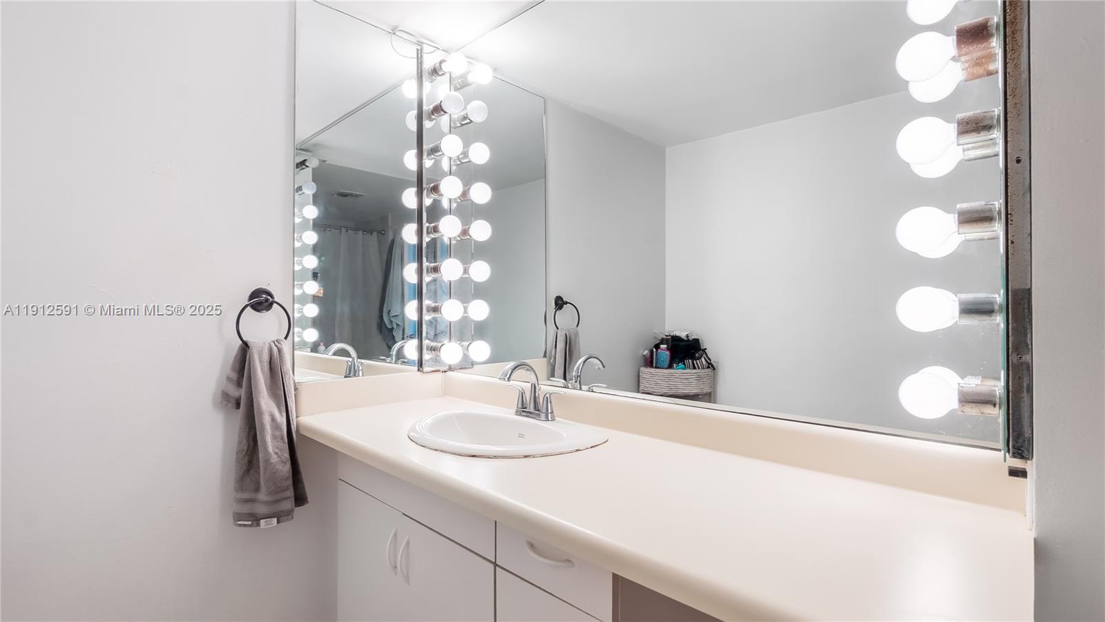 ARLEN HOUSE WEST CONDO - Residential