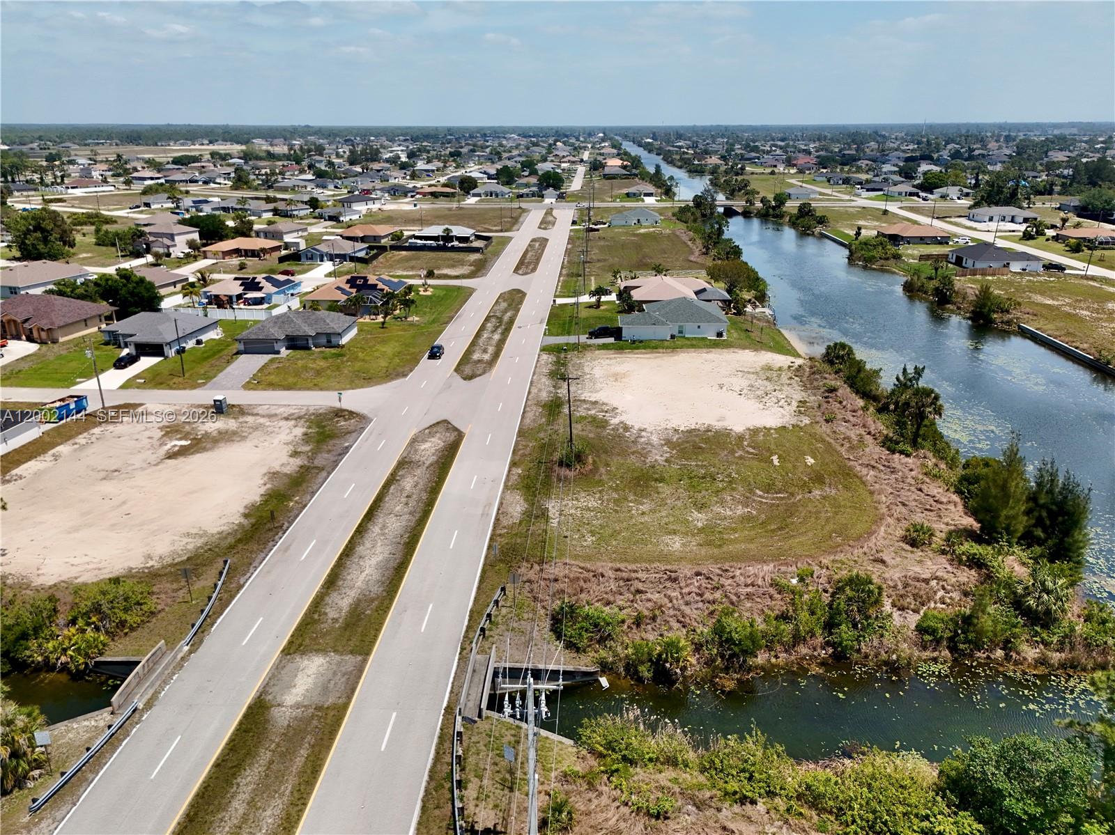 CAPE CORAL - Land