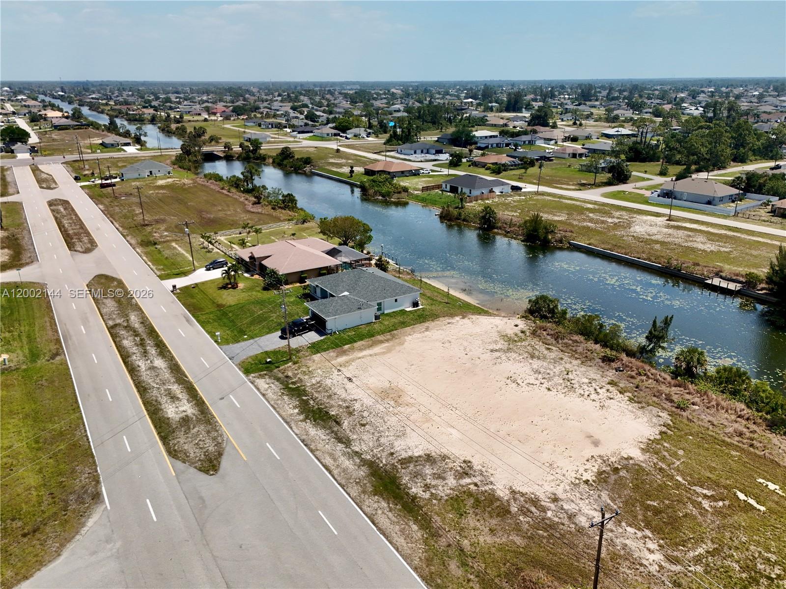 CAPE CORAL - Land