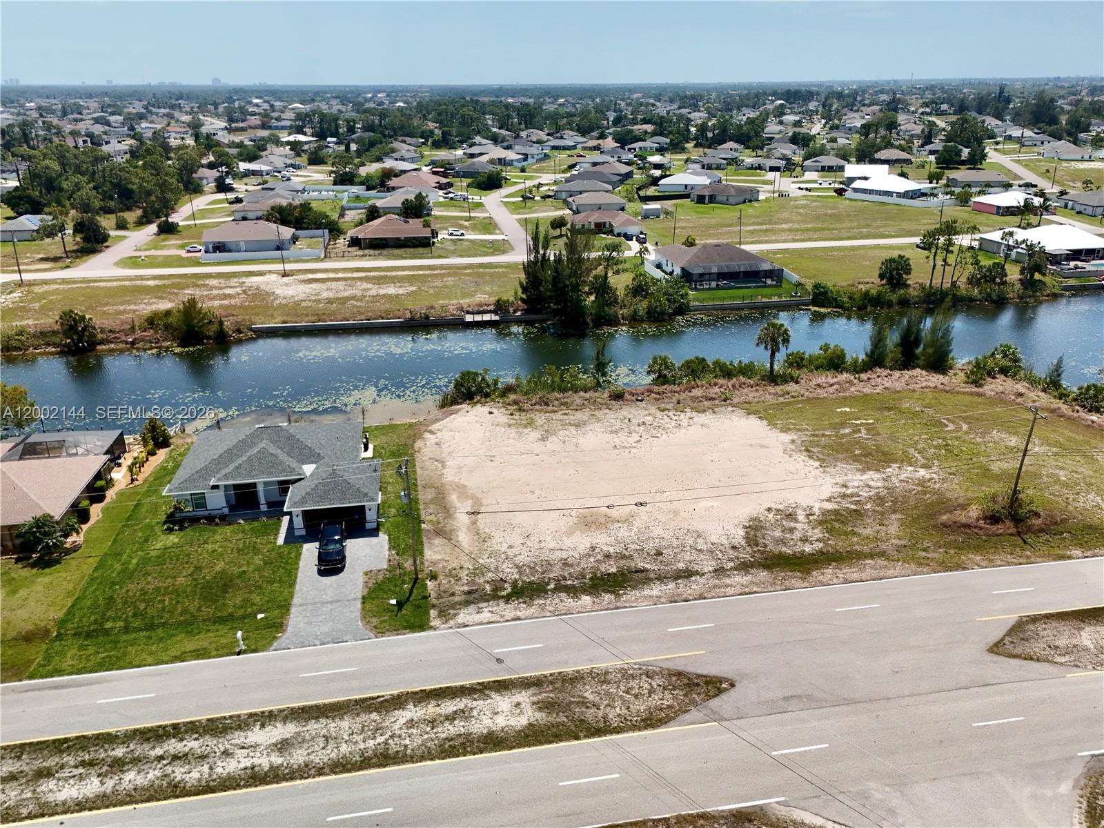 CAPE CORAL - Land