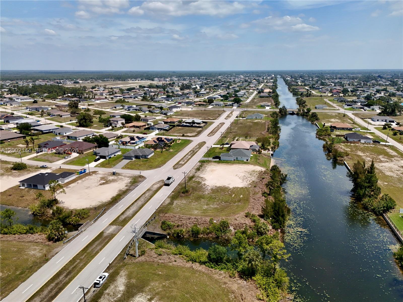 CAPE CORAL - Land